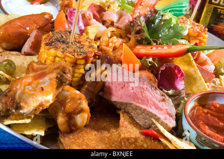 Vari tipi di carne alla griglia in stile messicano Foto Stock