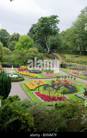 La Cava, Shrewsbury, Shropshire, in piena fioritura durante la Shrewsbury Flower Show. Foto Stock