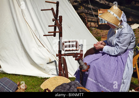 Una rievocazione storica del camp confederato seguaci alla storica Blenheim, Fairfax, Virginia. Foto Stock