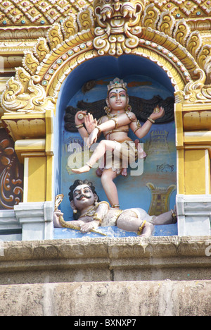 Statue di divinità di cerva tempio di Shiva ingresso in Kanchipuram, Tamil Nadu, India, Asia Foto Stock