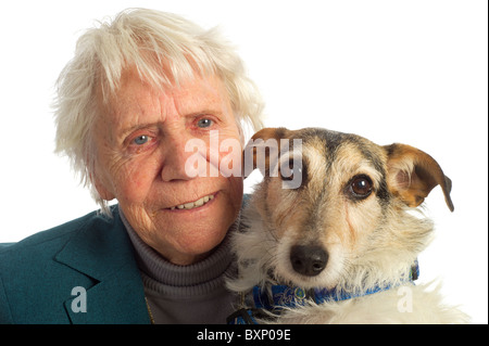 Donna anziana con il suo Jack Russel cane Foto Stock