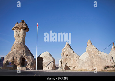 Stazione di polizia a Goreme National Park, Camini di Fata paesaggio attrazioni turistiche Cappadocia Anatolia Turchia 102453 Turchia Foto Stock