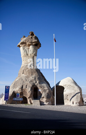 Stazione di polizia a Goreme National Park, Camini di Fata paesaggio attrazioni turistiche Cappadocia Anatolia Turchia 102456 Turchia Foto Stock