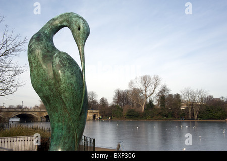 Isis statua dello scultore Simon spinotto dalla serpentina in Hyde Park, London REGNO UNITO Foto Stock