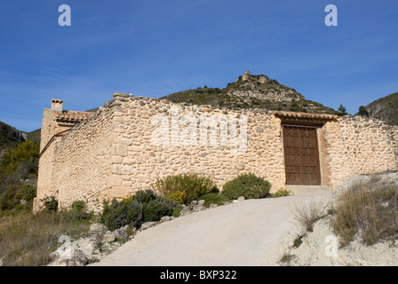 Ristrutturato finca sotto castilo de Costurera, nr Balones, Vall de Seta, Provincia di Alicante, Comunidad Valenciana, Spagna Foto Stock