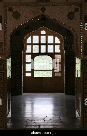 Vista da Jai Mandir ,Sala della Vittoria al Forte Amber vicino a Jaipur nel Rajasthan in India Foto Stock