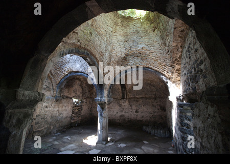 All interno la Chiesa Armena nella fortezza di Lori Berd nel nord Armenia Foto Stock