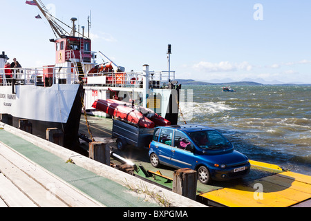 Lo sbarco di Caledonian MacBrayne Gigha traghetto arrivando a Tayinloan sulla penisola di Kintyre, Argyll & Bute, Scozia Foto Stock