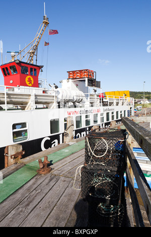 Il Caledonian MacBrayne traghetto da Gigha arrivando a Tayinloan sulla penisola di Kintyre, Argyll & Bute, Scozia. Foto Stock