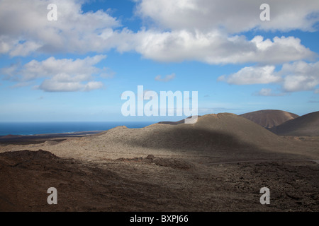 Foto di Lanzarote e i suoi vulcani con fantastiche sky Foto Stock