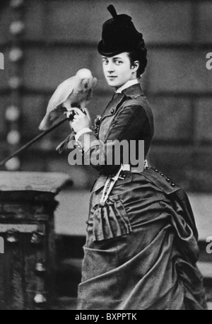 ALEXANDRA, la principessa di Galles (1844-1925) British Queen come la consorte del re Edward VII, qui con il suo animale domestico parrot Foto Stock