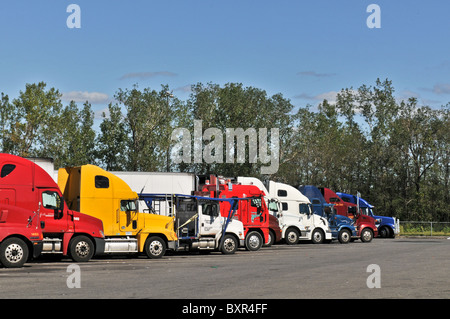 Colorata semi-camion a New Jersey arresto carrello Foto Stock