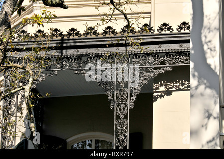 Ferro battuto su Rosegate/Ann Morris home, 1857 Revival Greco/Italianamente stile, Garden District, New Orleans, Louisiana Foto Stock