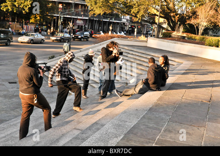 Filmato piccolo equipaggio riprese vicino a Jackson Square, il quartiere francese, New Orleans, Louisiana Foto Stock