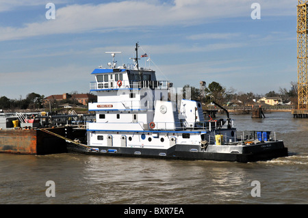 Rimorchiatore spinge barge, fiume Mississippi, New Orleans, Louisiana Foto Stock