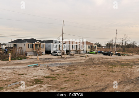Nuovo case inferiore in 9. Ward dopo l uragano Katrina flood, New Orleans, Louisiana Foto Stock