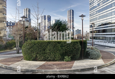 Preso da La Defense area. Qui possiamo vedere edifici di Pablo Picasso immaginare di progetto dell'architetto Emile Aillaud Foto Stock