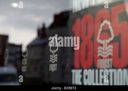 Il Nottingham Forest Football Club NFFC club shop e la biglietteria England Regno Unito Foto Stock