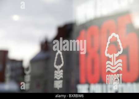 Il Nottingham Forest Football Club NFFC club shop e la biglietteria England Regno Unito Foto Stock