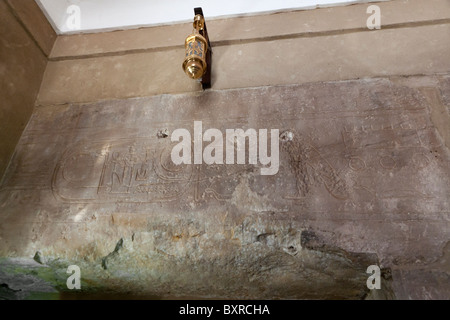 Le pareti del tempio di Luxor con nella Moschea di Abu el-Haggag, città di Luxor in Egitto Foto Stock