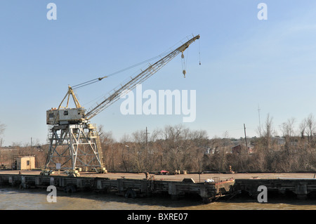 Vecchio dock gru, fiume Mississippi, New Orleans, Louisiana Foto Stock