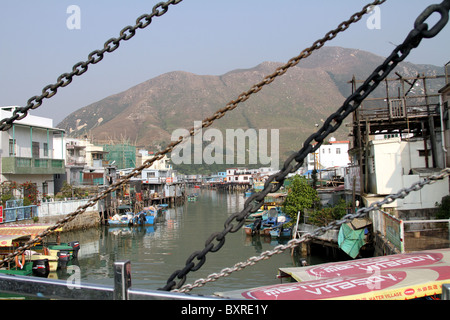 Tai O villaggio di pescatori con le case su palafitte sull'Isola di Lantau in Hong Kong, Cina Foto Stock