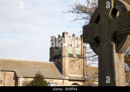 Un cimitero coperto di neve a Natale, England Regno Unito Foto Stock