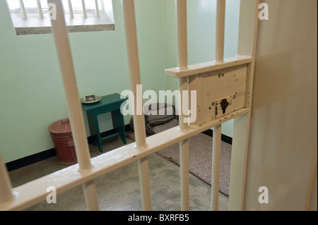 Nelson Mandela la cella del carcere di Robben Island, Cape Town, Sud Africa Foto Stock