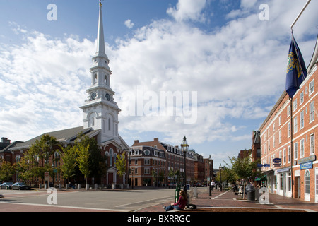 New Hampshire, Portsmouth, la piazza del mercato e la Chiesa del nord Foto Stock