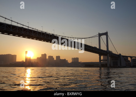 Rainbow Bridge in Odaiba Tokyo Giappone Foto Stock
