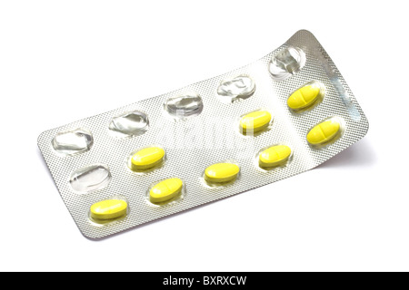 Pacchetto di pillole giallo isolato su sfondo bianco Foto Stock