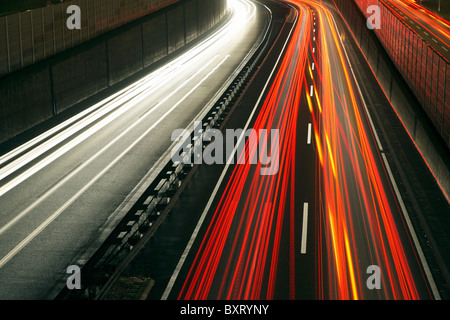 Ora di punta del traffico su A40 autostrada, Essen, Germania Foto Stock