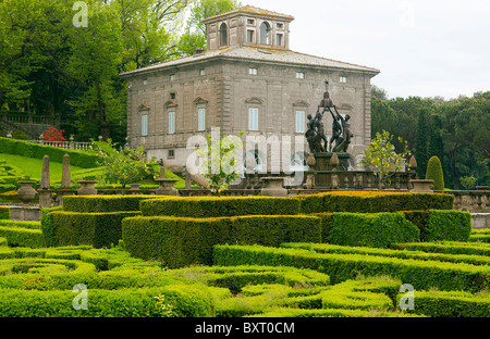 Villa Gambara e quadrato fontana sul giardino all italiana, Villa Lante di Bagnaia, Lazio, Italia Foto Stock