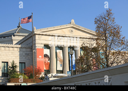 Colonne e la facciata del fronte del Shedd Aquarium di Chicago, Illinois, Stati Uniti d'America Foto Stock