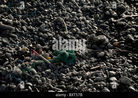 Congelati i ciottoli sulla spiaggia di Santa Caterina di Tor vicino Hartland Quay, Devon, Inghilterra, Regno Unito Foto Stock