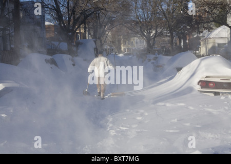 Il primo giorno dell'inverno 2010, la città di New York è stata chiusa da neve e vento. Quartiere di Brooklyn. Foto Stock
