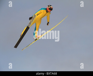 Ski Jumping e Combinata Nordica sci speciali per la formazione dei ponticelli in Midtstubakken, jumping hill, Oslo, Norvegia, 2010 Foto Stock