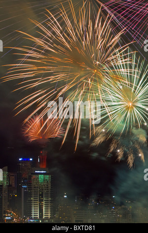 Fuochi d'artificio su Auckland City celebrare l'inizio del 2011, Auckland, Nuova Zelanda, Venerdì, 31 dicembre 2010. Foto Stock