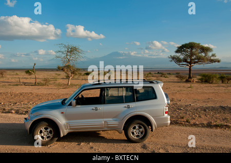 In Africa orientale, Kenya, Amboseli, Strada Shogun Kilimanjaro Foto Stock