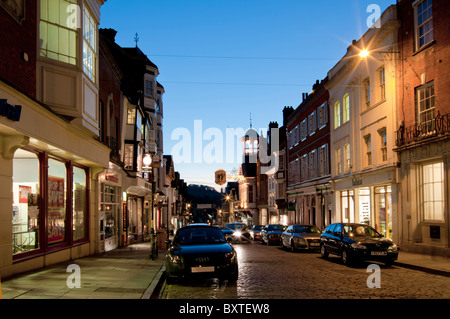 Europa, Regno Unito, Inghilterra, Surrey Guildford Guildhall, High Street crepuscolo Foto Stock