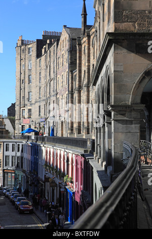 Edinburgh, Autunno, Victoria Street che conduce a Grassmarket Foto Stock