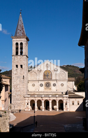 Vista del duomo di Spoleto, umbria, Italia Foto Stock