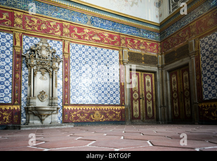 Fontana a muro nel Salone Imperiale del Palazzo Topkapi, Istanbul, Turchia Foto Stock