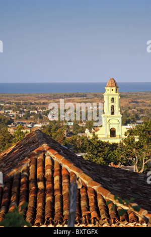 TRINIDAD: alta vista sui tetti di TRINIDAD E DEL SAN FRANCISCO CONVENTO Foto Stock