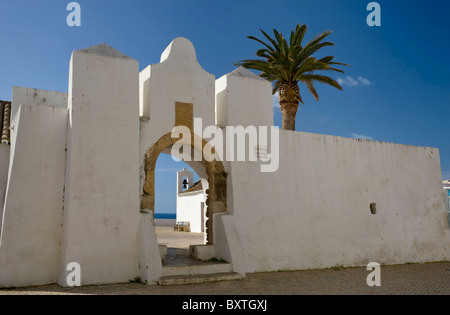 A Fortaleza, nella parte vecchia della città, Armacao de Pera, Algarve, PORTOGALLO Foto Stock