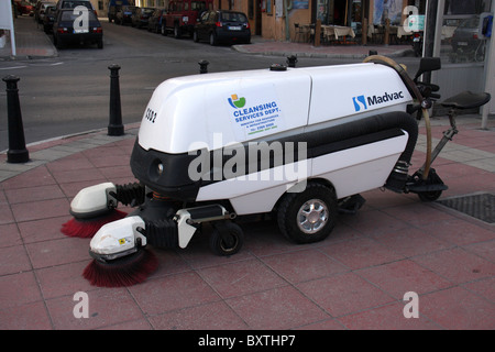 Madvac meccanico automatico su strada della macchina di pulizia pulizia delle strade Foto Stock