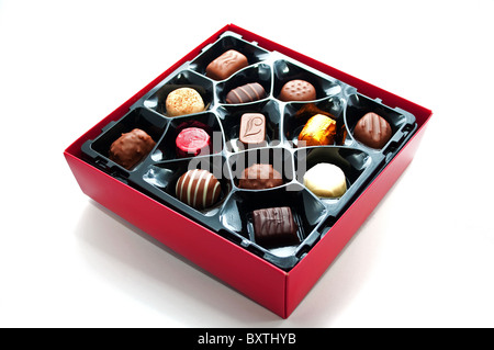 Una scatola di cioccolatini Thorntons su sfondo bianco Foto Stock