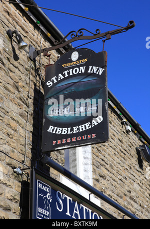 North Yorkshire, Ribblehead, stazione Inn segno Foto Stock