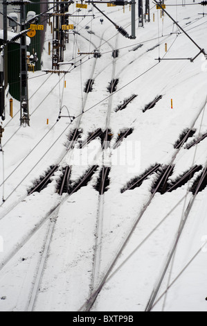 Interruttori ferroviaria riscaldato per fondere la neve e il ghiaccio per la prevenzione degli incidenti Foto Stock