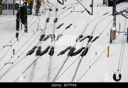 Interruttori ferroviaria riscaldato per fondere la neve e il ghiaccio per la prevenzione degli incidenti Foto Stock